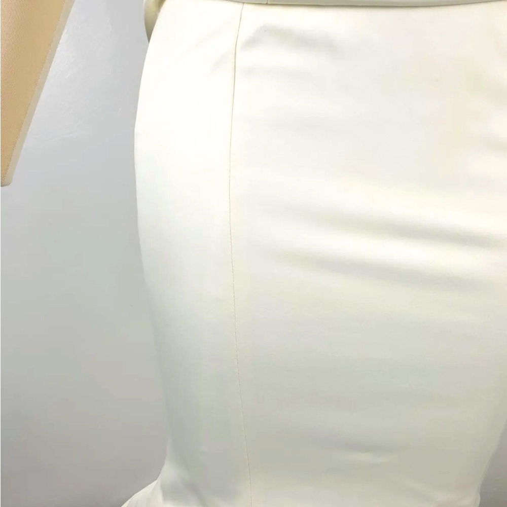 House of CB ‘Antoinette’ Ivory Corset Off Shoulder LIMITED EDITION Bridal Gown - Picture 16 of 16